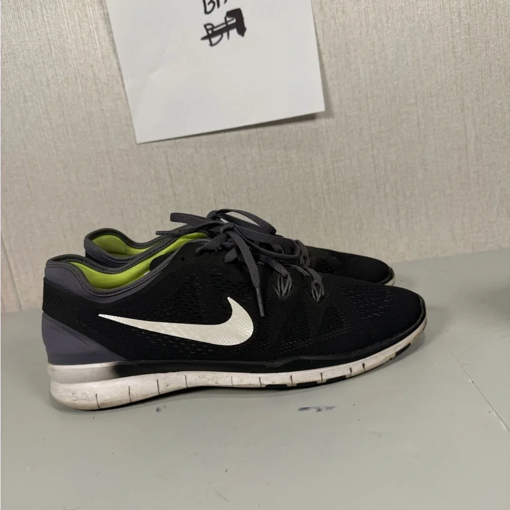 Nike Men’s Black Athletic Shoes with‎ White Swoosh and Lime Lining
